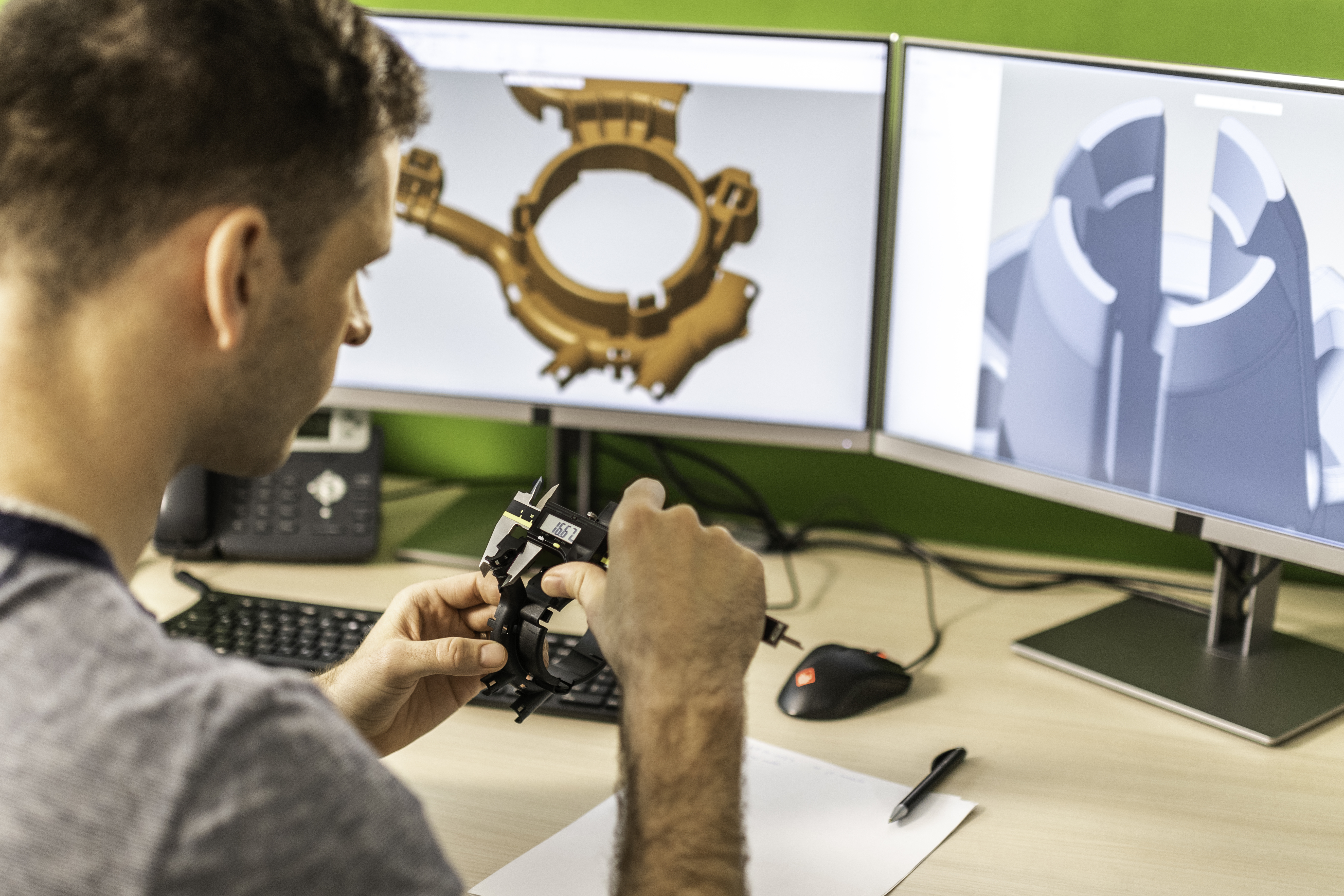 Maschineningenieur-konstruiert-3D-Druck-Datei-1164781511-1